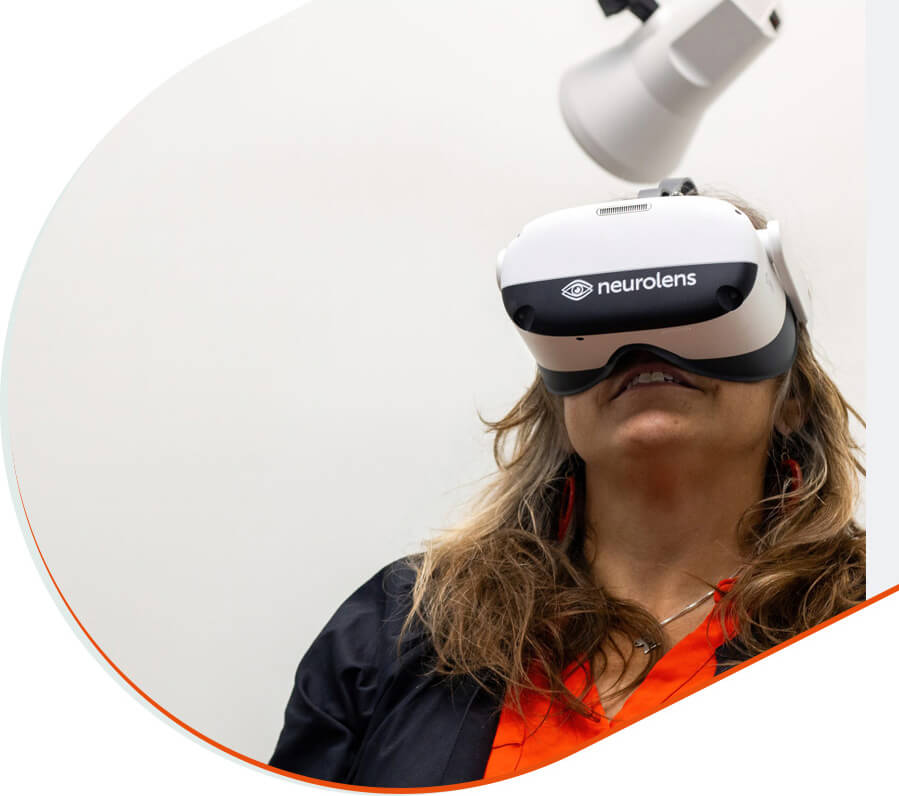 Visual test using a virtual reality headset